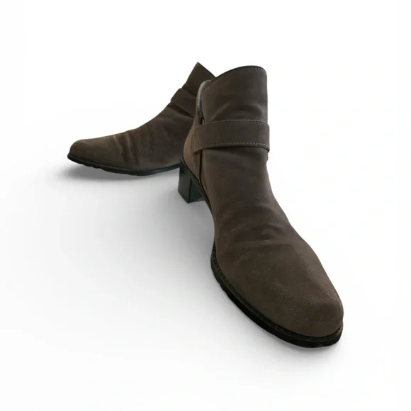 STUART WEITZMAN Brown Suede Ankle Boots - Picture 7 of 12